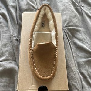 Women’s Ugg Ansley Moccasins size 8